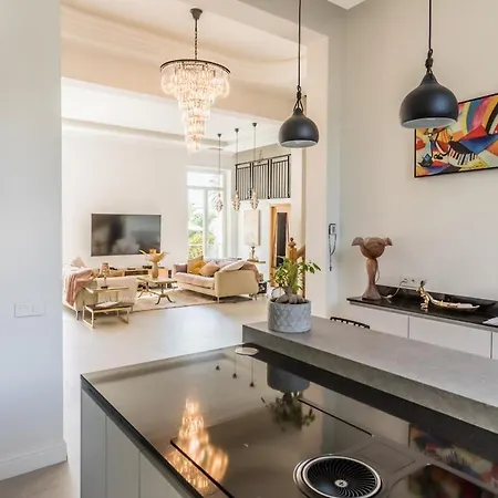 Villa 220m2 - Pool Villa, 4 Bedrooms, Hot Tub Cannes